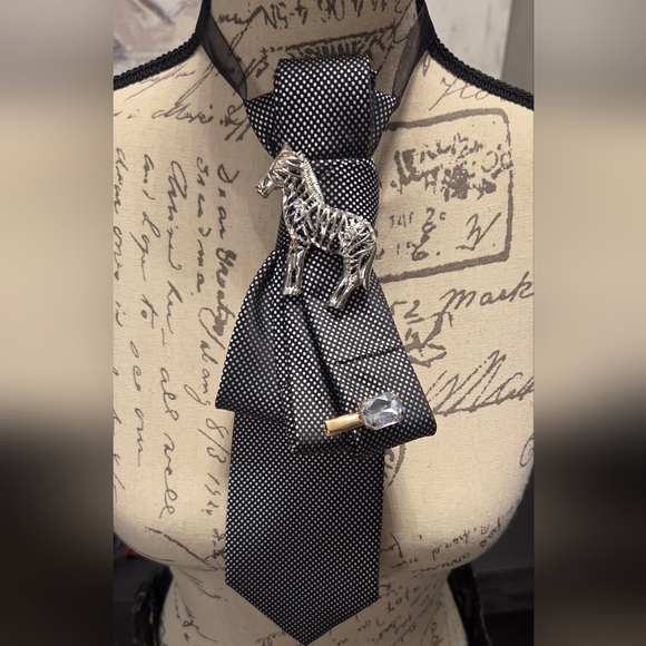 CUSTOM TIE-NECKLACE